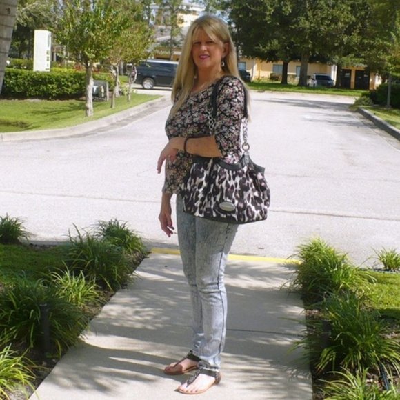 Dana Buchman Handbags - ❤️Dana Buchman Handbag  Black, White & Violet Shoulder Bag